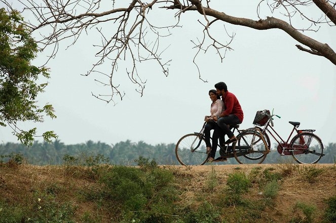 Jomonte Suvisheshangal - Z filmu - Iyshwarya Rajesh, Dulquer Salmaan