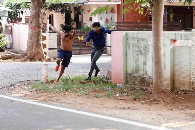 Jomonte Suvisheshangal - Filmfotók - Jacob Gregory, Dulquer Salmaan