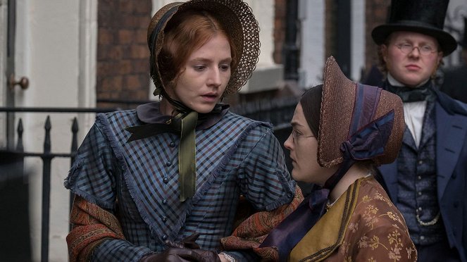 To Walk Invisible: The Bronte Sisters - Filmfotók - Charlie Murphy, Finn Atkins
