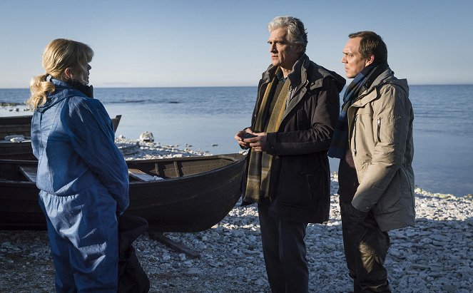 Der Kommissar und das Meer - In einem kalten Land - Filmfotos - Inger Nilsson, Walter Sittler, Andy Gätjen
