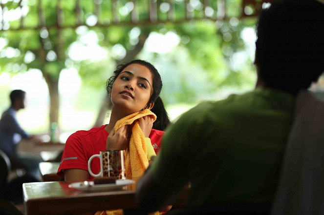 Jomonte Suvisheshangal - Kuvat elokuvasta - Anupama Parameswaran