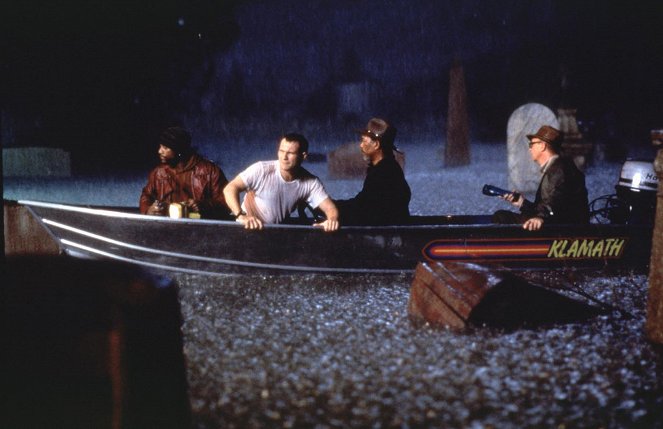 Powódź - Z filmu - Christian Slater, Morgan Freeman