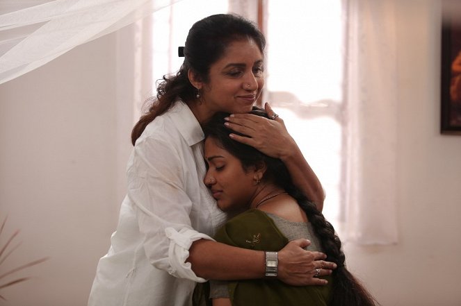 Amma Kanakku - De la película - Revathi, Amala Paul