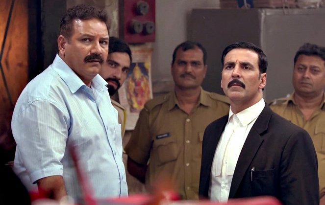 Kumud Mishra, Akshay Kumar