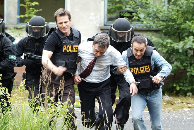 Alarm für Cobra 11 - Die Autobahnpolizei - Season 10 - Volles Risiko - Kuvat elokuvasta - René Steinke, Ralf Dittrich, Erdogan Atalay