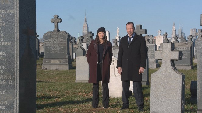 Blue Bloods - Romeo und Julia in New York - Filmfotos - Marisa Ramirez, Donnie Wahlberg