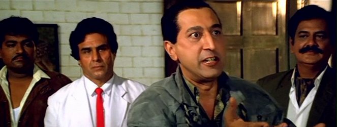Chamatkar - Z filmu - Tinnu Anand