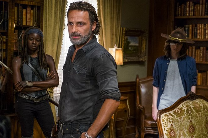 Żywe trupy - Przeszkoda - Z filmu - Danai Gurira, Andrew Lincoln, Chandler Riggs