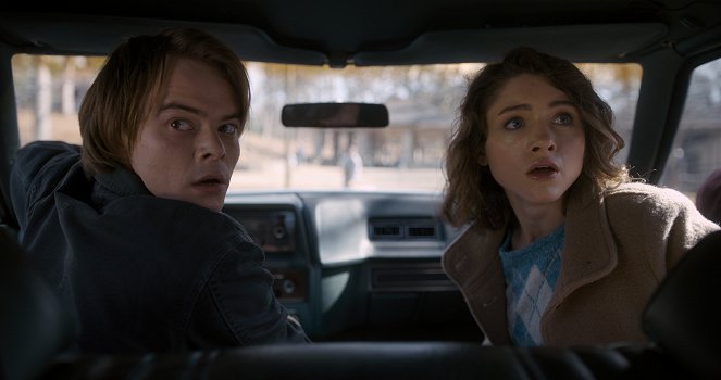 Stranger Things - Chapter Four: Will the Wise - Photos - Charlie Heaton, Natalia Dyer
