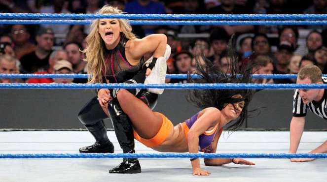 WWE Elimination Chamber - Filmfotos - Natalie Neidhart, Nicole Garcia