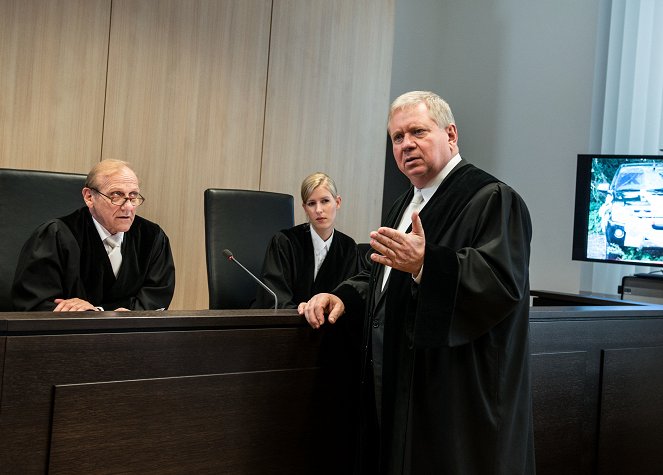 Der Staatsanwalt - Verfahrensfehler - Filmfotos