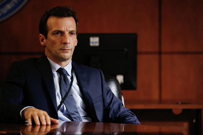 The Bureau - Season 2 - Photos - Mathieu Kassovitz