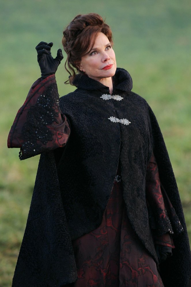 Once Upon a Time - Season 1 - The Stable Boy - Photos - Barbara Hershey