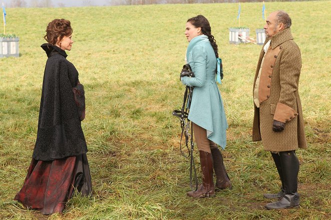 Once Upon A Time - Es war einmal... - The Stable Boy - Filmfotos - Barbara Hershey, Lana Parrilla, Tony Perez
