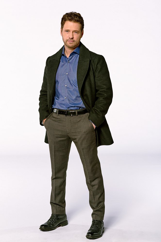 Private Eyes - Season 1 - Promoción - Jason Priestley