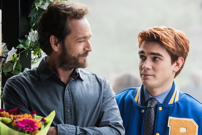 Riverdale - Chapter Four: The Last Picture Show - Photos - Luke Perry, K.J. Apa