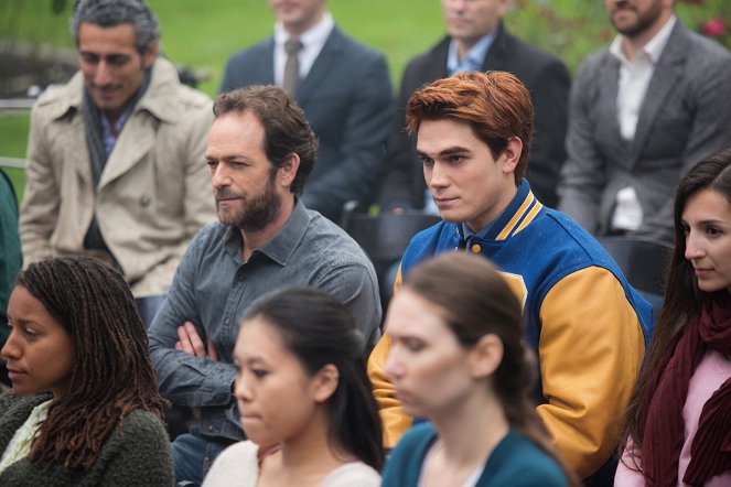 Riverdale - Chapter Four: The Last Picture Show - Photos - Luke Perry, K.J. Apa