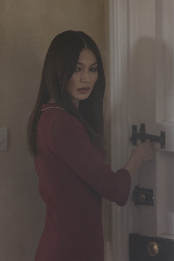 Humans - Season 2 - Episode 2 - Photos - Gemma Chan