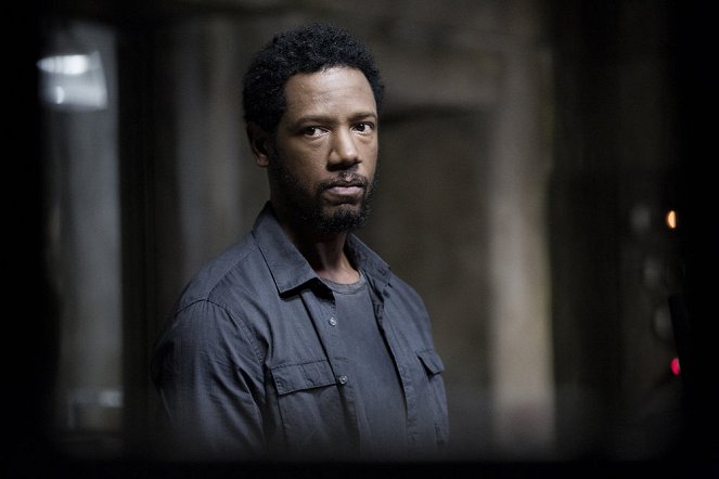 Colony - Começar de novo - Do filme - Tory Kittles