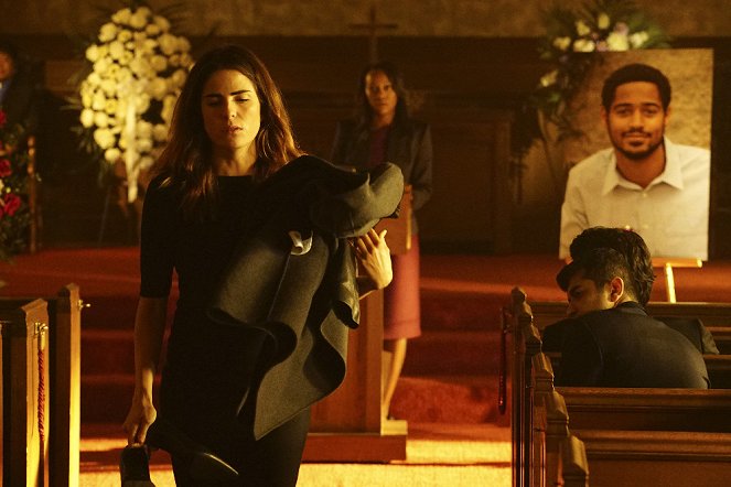 How to Get Away with Murder - Go Cry Somewhere Else - Photos - Karla Souza