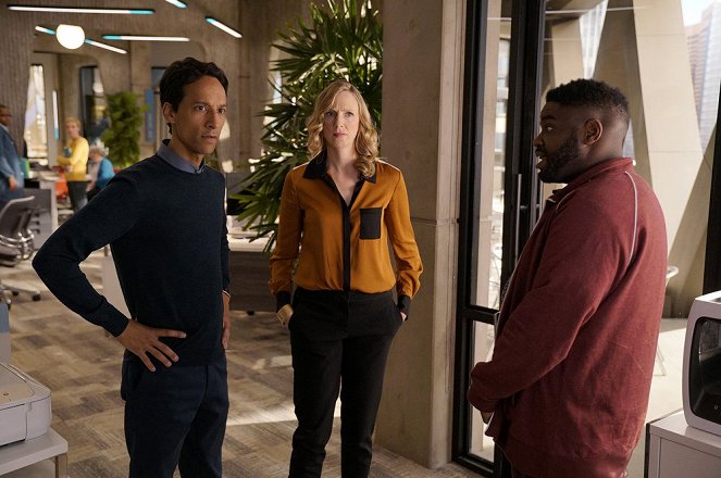 Powerless - Sinking Day - Filmfotos - Danny Pudi, Christina Kirk, Ron Funches
