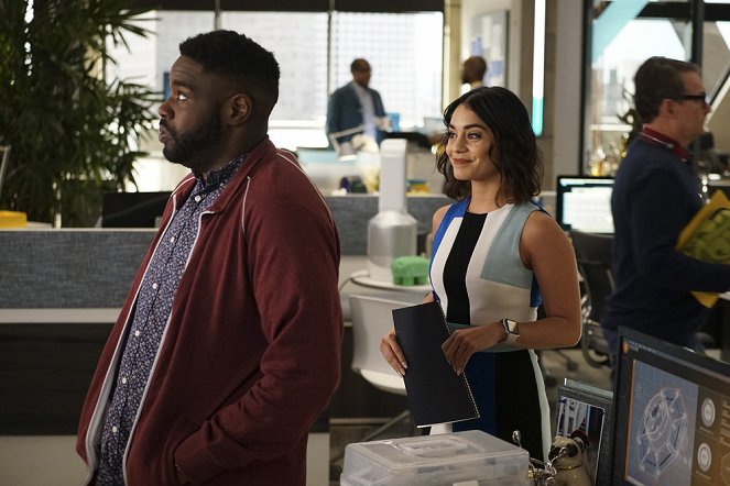 Powerless - Sinking Day - Kuvat elokuvasta - Ron Funches, Vanessa Hudgens