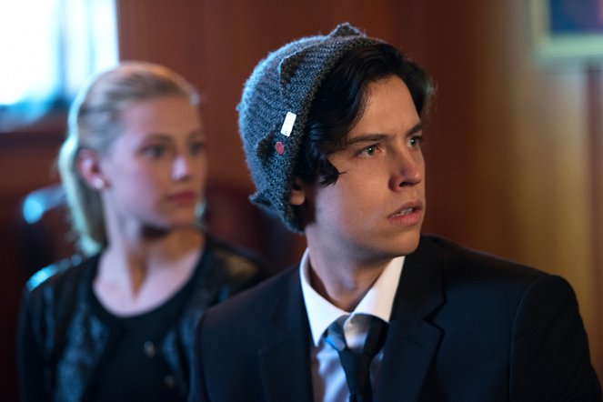 Riverdale - Chapter Five: Heart of Darkness - Photos - Cole Sprouse
