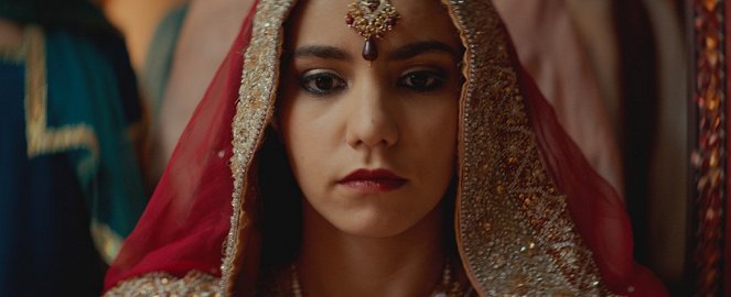 A Garota Ocidental - Entre o Coração e a Tradição - Do filme - Lina El Arabi
