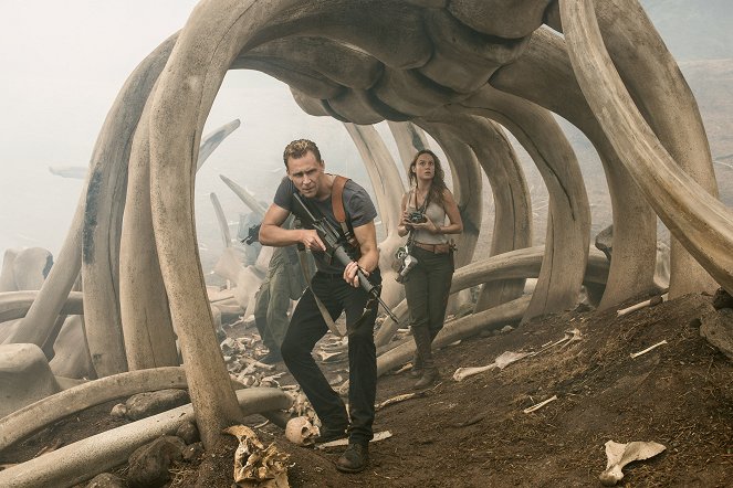 Kong: Ostrov lebek - Z filmu - Tom Hiddleston, Brie Larson