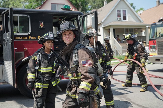 Chicago Fire - Let It Burn - Photos - Monica Raymund, Jesse Spencer, Yuriy Sardarov