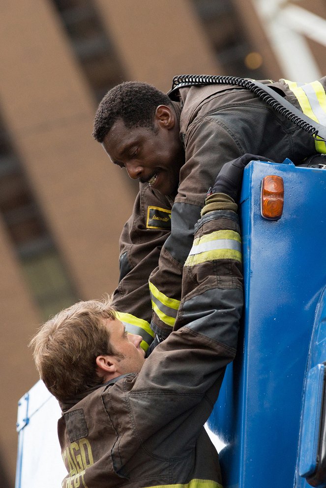 Chicago Fire - Season 4 - Corpus delicti - Filmfotos - Jesse Spencer, Eamonn Walker