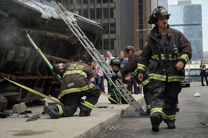 Chicago Fire - Season 4 - Enquête pour négligence - Film - Yuriy Sardarov