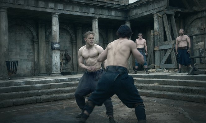 Król Artur: Legenda miecza - Z filmu - Charlie Hunnam