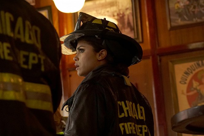Chicago Fire - Mocne łokcie - Z filmu - Monica Raymund