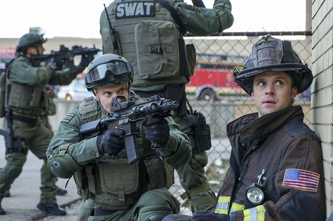 Chicago Fire - The Sky Is Falling - Van film - Jesse Spencer
