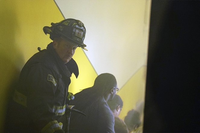 Chicago Fire - The Sky Is Falling - Photos - Christian Stolte