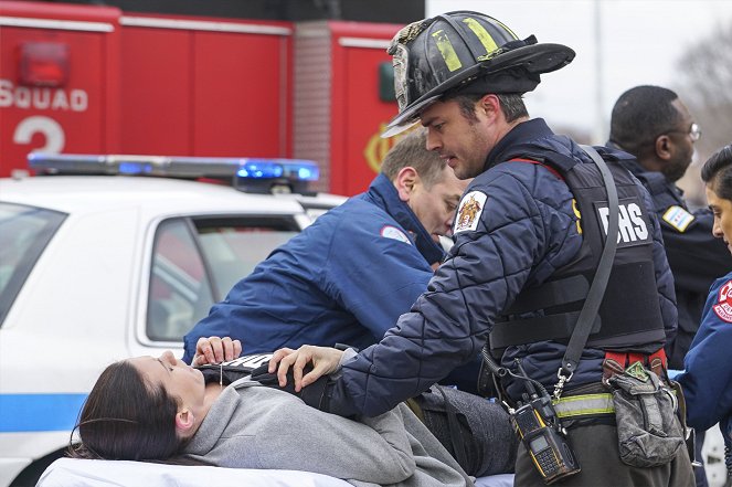 Chicago Fire - The Sky Is Falling - Photos - Taylor Kinney