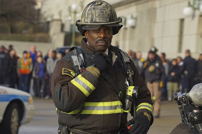 Chicago Fire - Season 4 - Padá obloha - Z filmu - Eamonn Walker