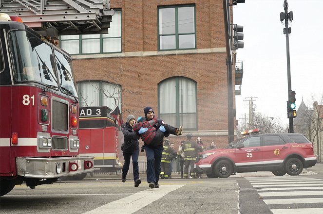 Chicago Fire - Mouch enterre sa vie de garçon - Film