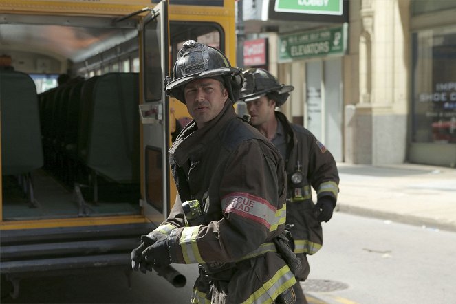 Chicago Fire - The Hose or the Animal - Photos - Taylor Kinney