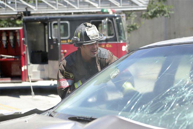 Chicago Fire - A Real Wake-Up Call - Van film - Taylor Kinney