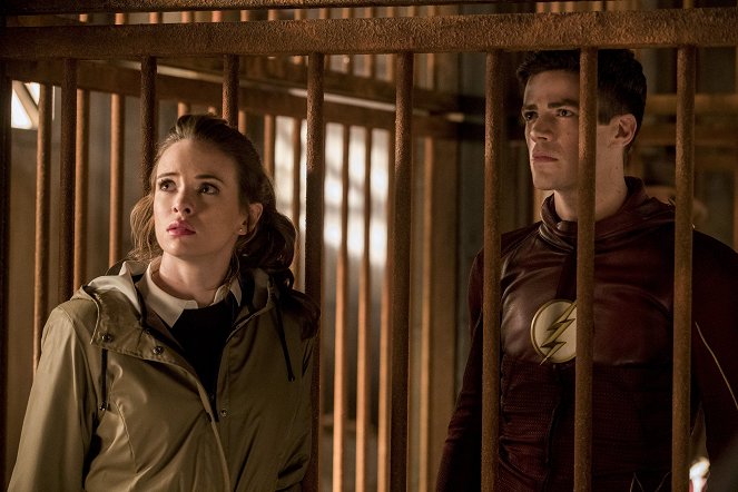 The Flash - Attack on Gorilla City - Photos - Danielle Panabaker, Grant Gustin