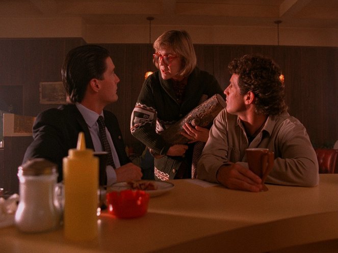 Twin Peaks - Traces to Nowhere - Filmfotók - Kyle MacLachlan, Catherine E. Coulson, Michael Ontkean