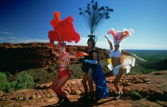 Priscilla - A sivatag királynőjének kalandjai - Filmfotók - Hugo Weaving, Terence Stamp, Guy Pearce