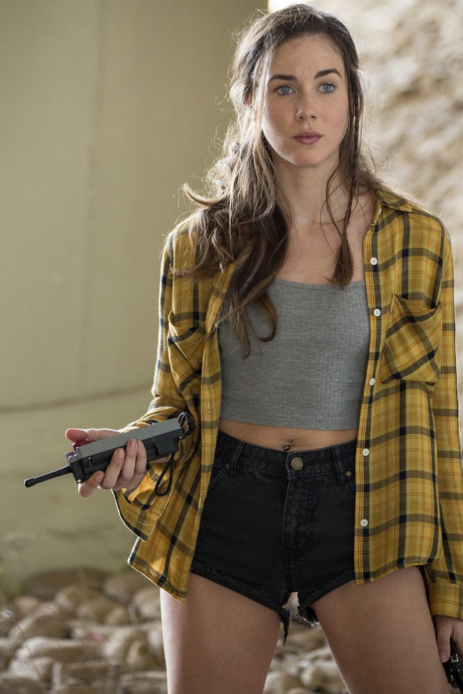 Colony - Season 2 - Free Radicals - Photos - Lyndon Smith