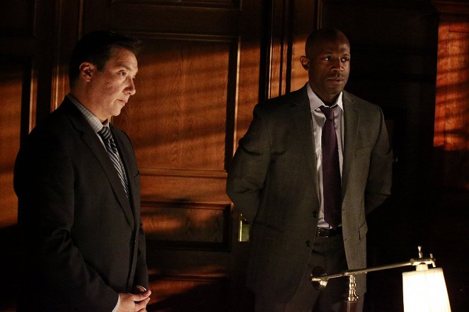 How to Get Away with Murder - He Made a Terrible Mistake - Photos - Benito Martinez, Billy Brown