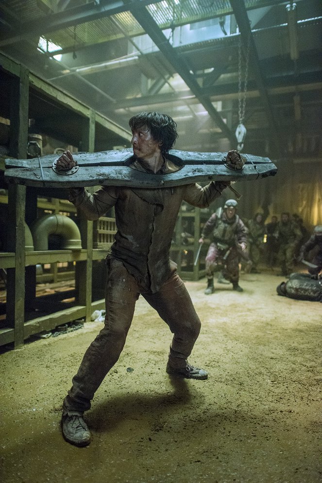 Into the Badlands - Chapter VII: Tiger Pushes Mountain - Van film - Daniel Wu Yin-cho