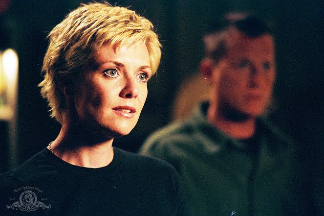 Stargate SG-1 - Smoke & Mirrors - Van film - Amanda Tapping