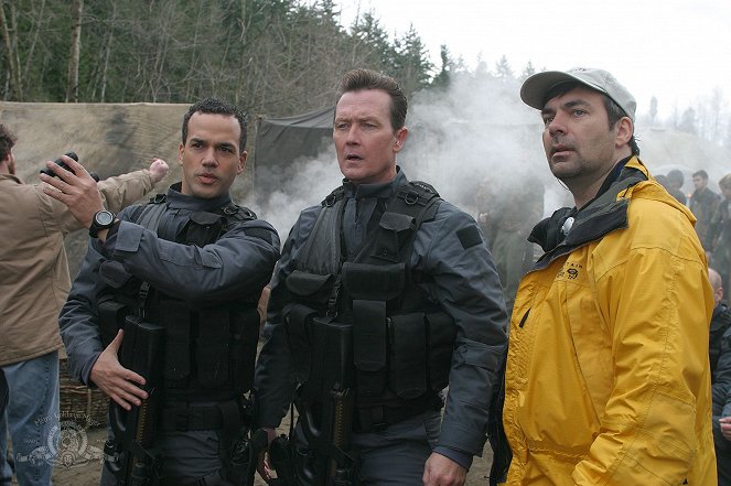 Stargate Atlantis: Rising - Van de set - Dean Marshall, Robert Patrick, Martin Wood