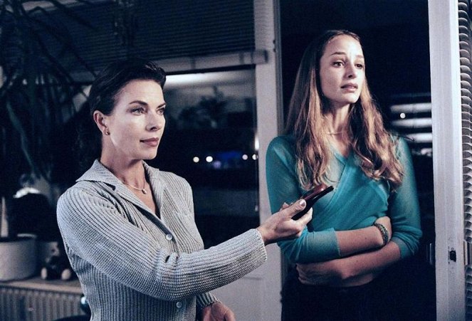 Die Verbrechen des Professor Capellari - Tote schweigen nicht - De la película - Gudrun Landgrebe, Lara-Joy Körner